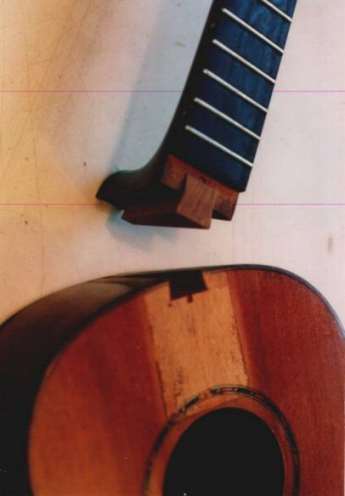 Ukulele 3.jpg (20747 Byte)
